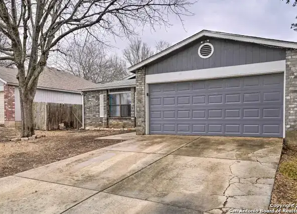 10459 Alpine Village, San Antonio, TX 78245 Entrance & Garrage