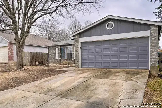 10459 Alpine Village, San Antonio, TX 78245 Entrance & Garrage