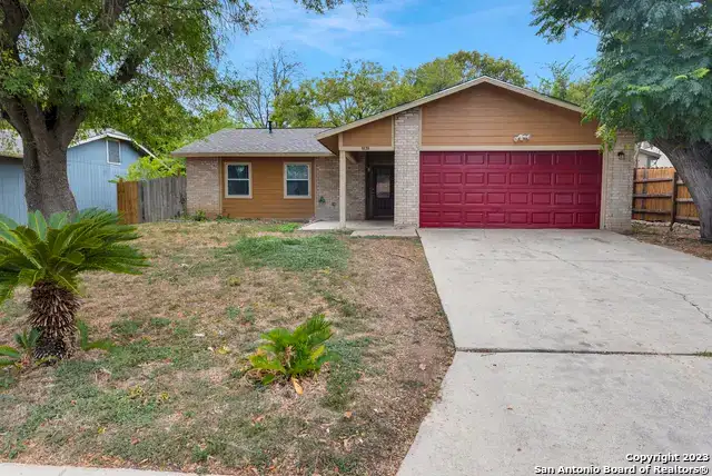 1609 Settlement Way, Aubrey, TX 76227 entrance